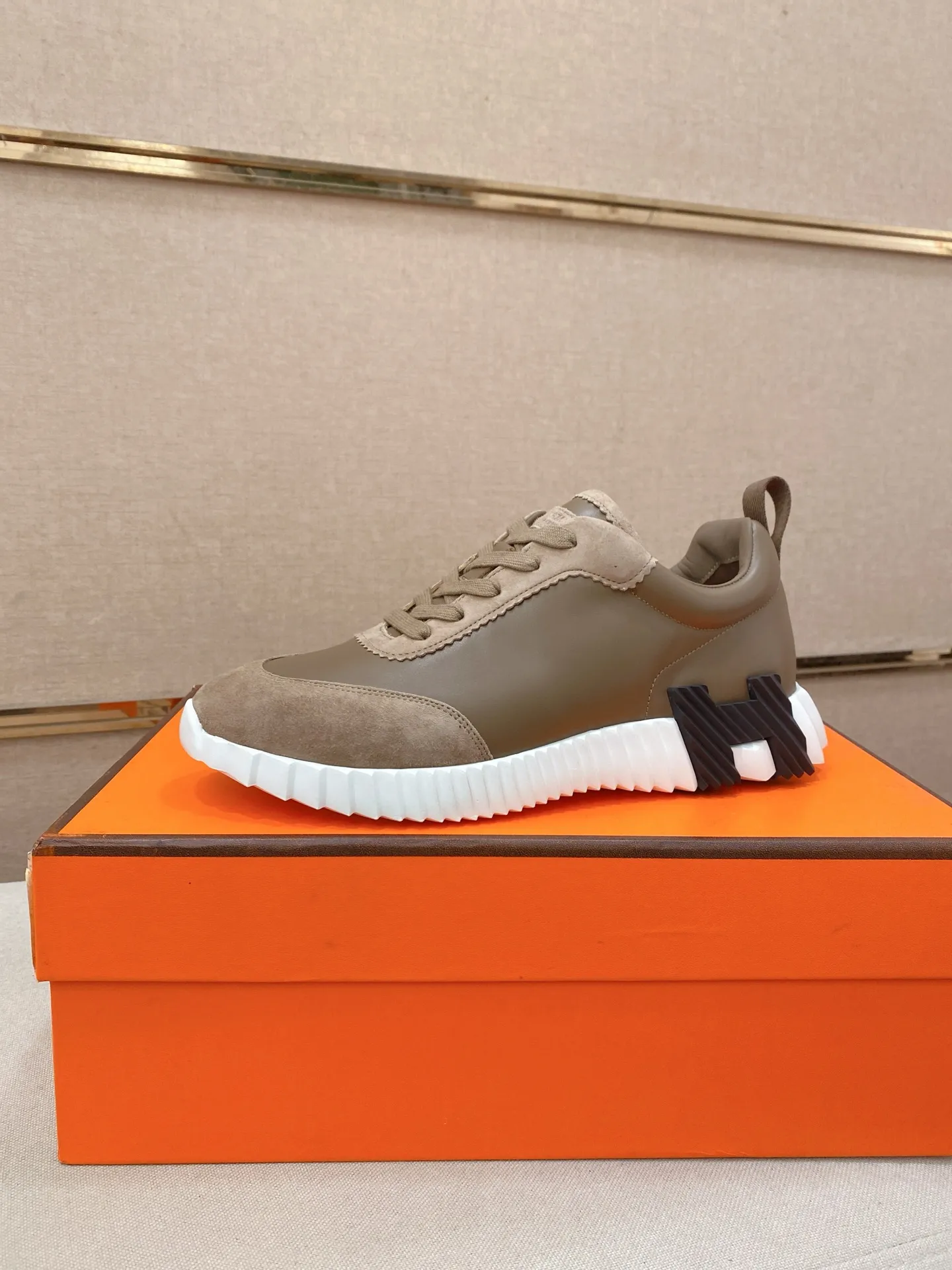 Men's clothing and shoes💰: 640💰《HERMES》【Classic Original Version】Hermès; Top 🔝 Purchasing Agency 🔍🔍Men's latest 🇺🇸 counters are on sale simultaneously, original imported from Italy ▲▲First-layer cowhide with suede cowhide ▲▲ (high-end and expensive Qi·Grade) Exquisite workmanship (Italian 🇮🇹Imported water-dyed 🐂cowhide lining) Sole: Original sole provided by the original factory, ⚠️Exclusive double-layer activity·TPR·Rubber·Combined molded outsole; Super·comfortable·wear-resistant·non-slip·environmental protection The real thing is more beautiful if you take the real thing (high quality, follow the order), you can enter and exit the counter at will * Code number: 39·40·41·42·43·44# (can be customized 38.45.46.)